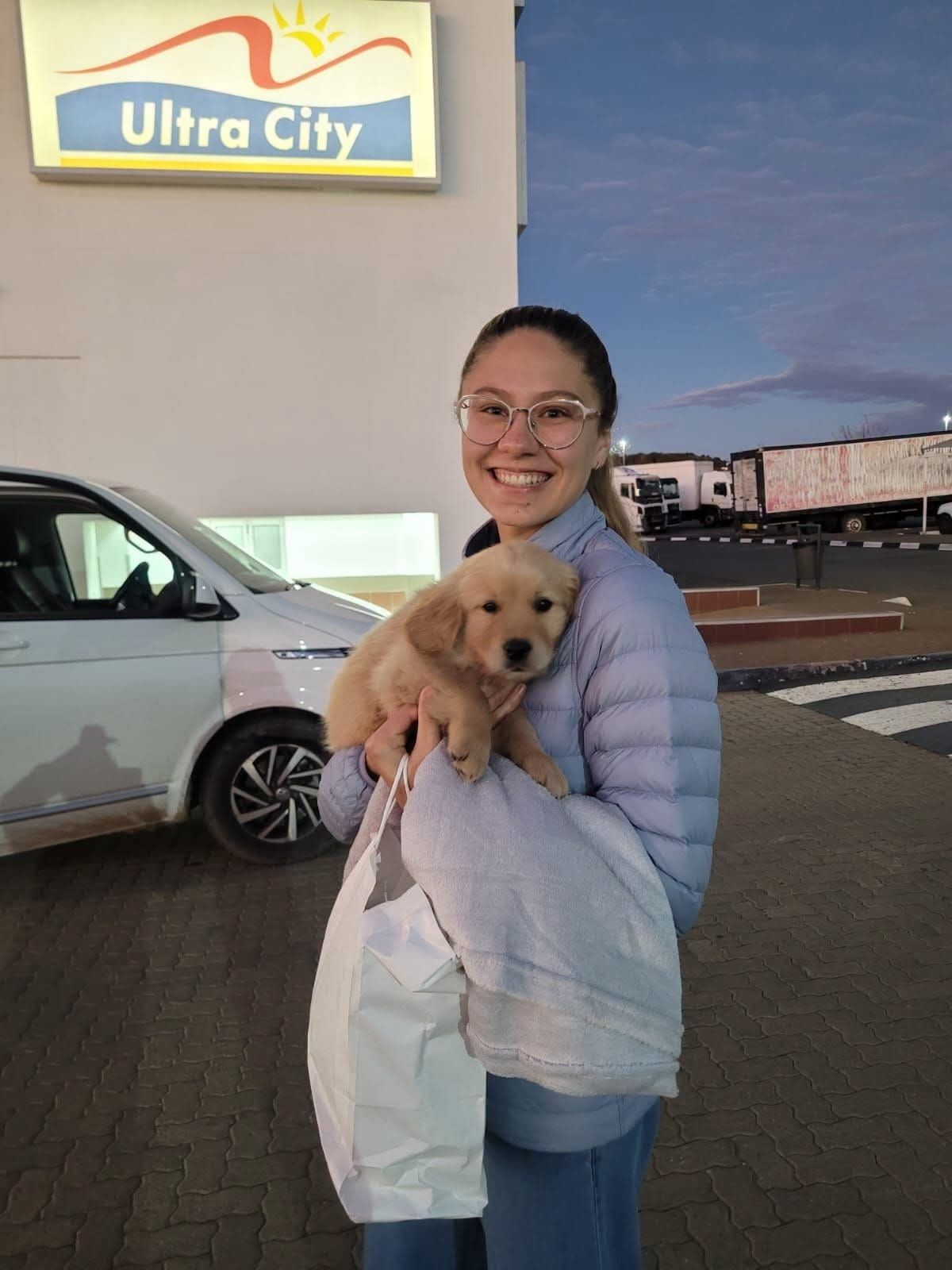 A new owner meeting her puppy at an Ultra City stop along the route